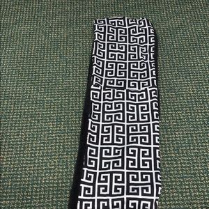 💜 Black and White Soft Scarf